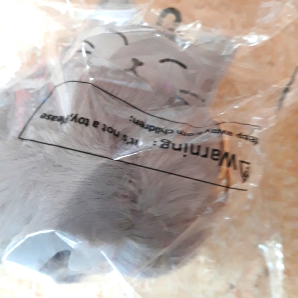 NWT ADORABLE POM KEYCHAIN - Picture 6 of 7